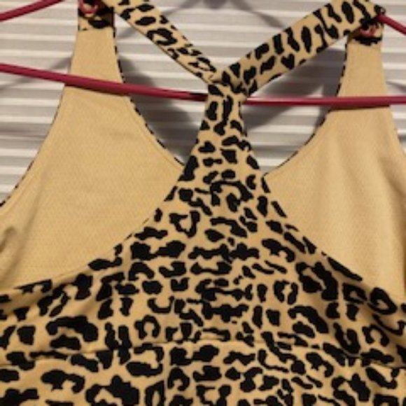 Leopard T-back Sports Bra, Size M/L, Cotton Nylon blend, nice workout bra! - Picture 4 of 5